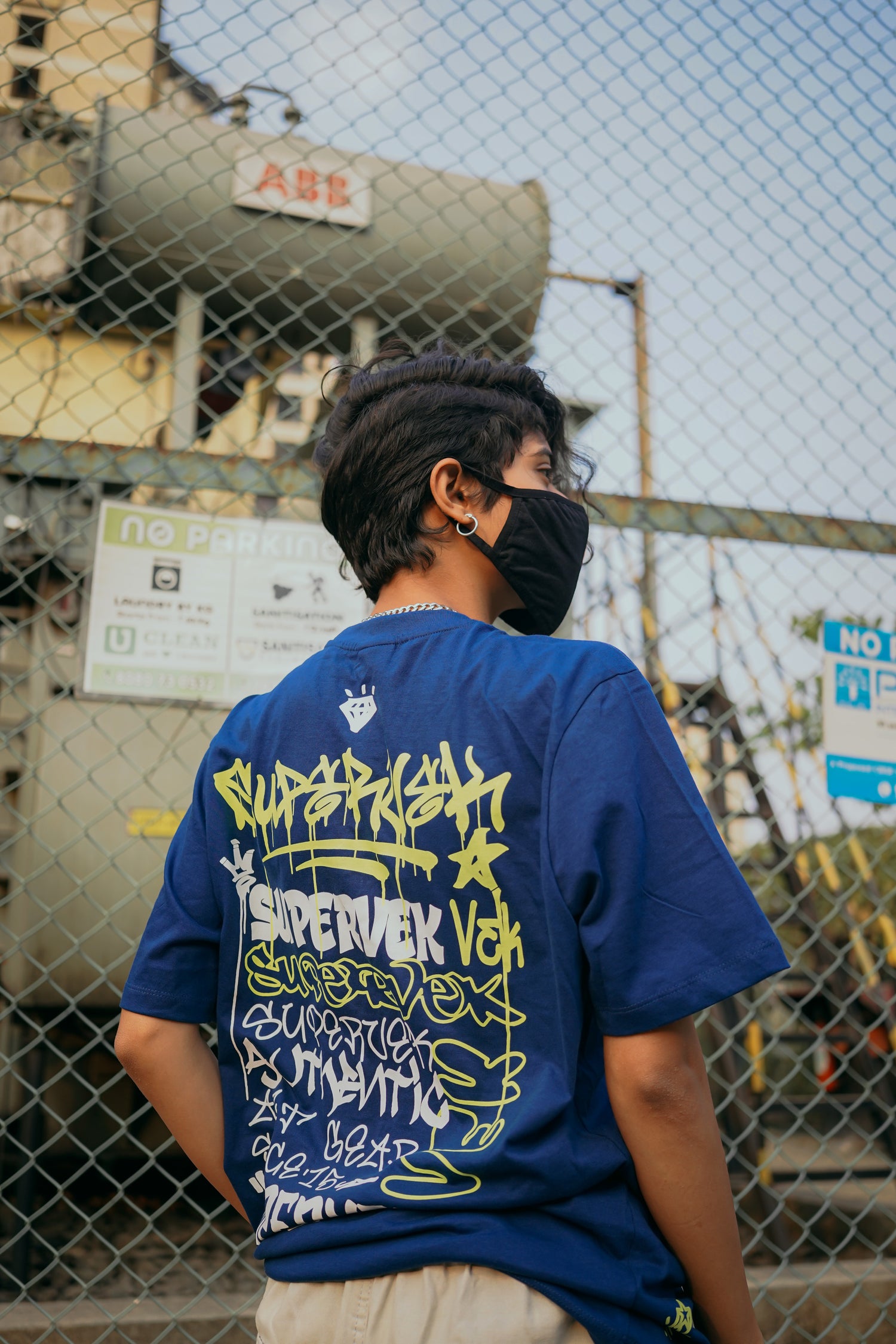 Supervek grafitti design t-shirt